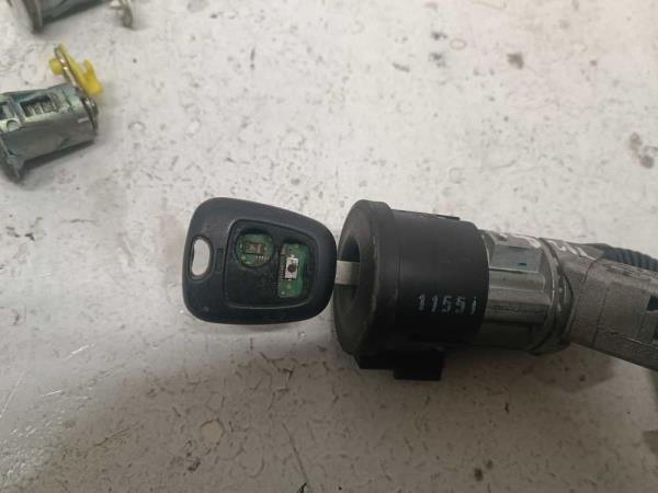 KIT SERRURE PEUGEOT 107 - Vue 2